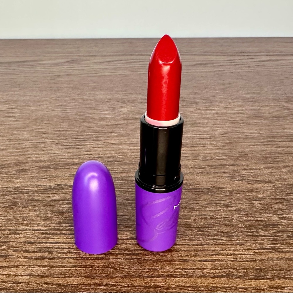 New MAC Selena Como La Flor Amplified Lipstick